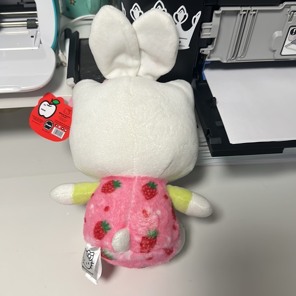Hello kitty Easter plushy - Picture 2 of 2